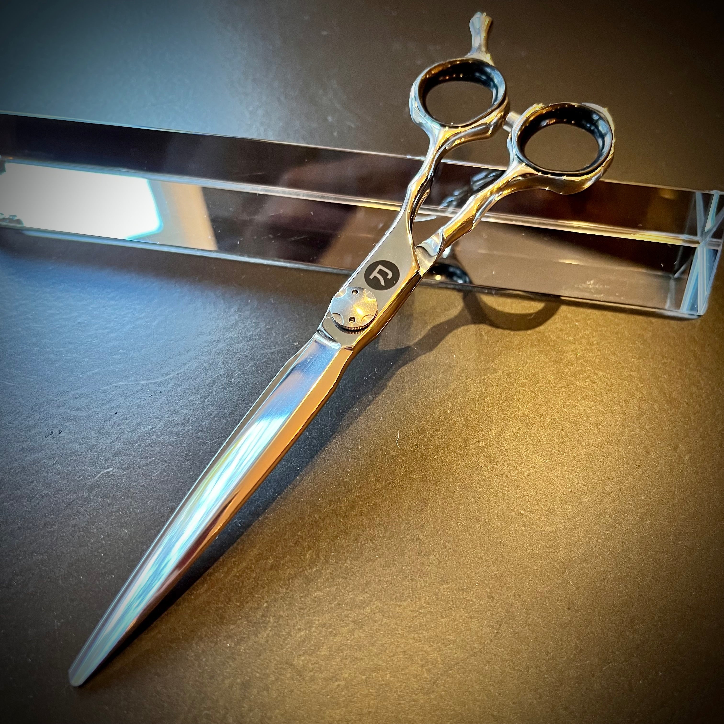 Hair Shear Blade Edges Explained: Convex, Bevel, and Serrated