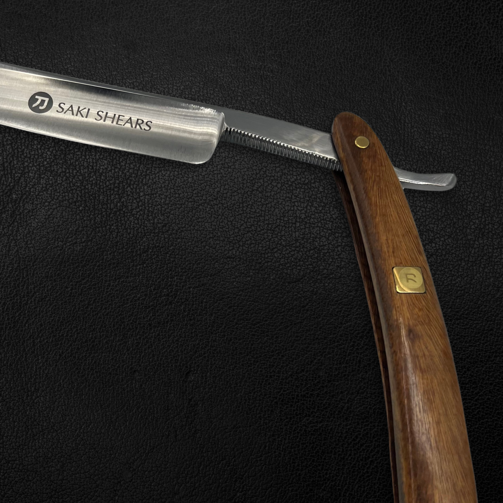 Saki Shears Hikari Professional Straight Razor